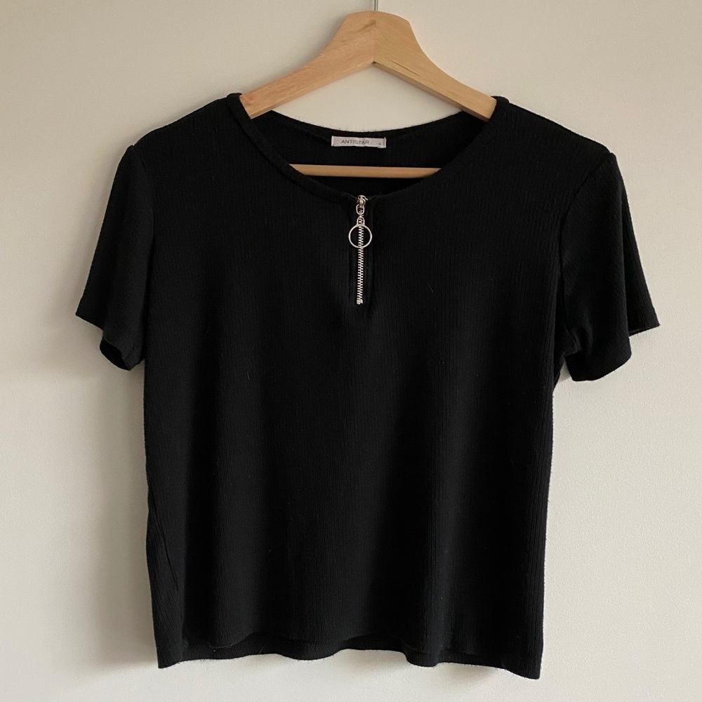 Black Cropped Tee / Fashion Zipper